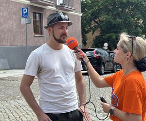 Tłumy przyjezdnych i uśmiechy na twarzach. Wakacyjny patrol Eska Summer City na olsztyńskiej Starówce