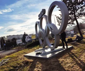 Instalacja na rondzie Olimpijskim w Rybniku budzi kontrowersje. To nieodpowiedni czas na takie wydatki 