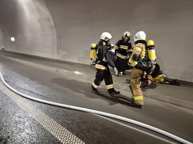 Ćwiczenia ratownicze na zakopiance. Tunel pod Luboniem Małym był zamknięty