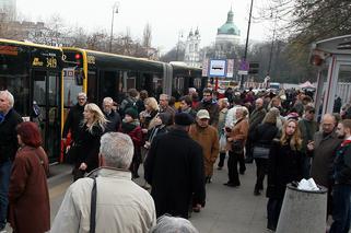 Na cmentarz najszybciej autobusem