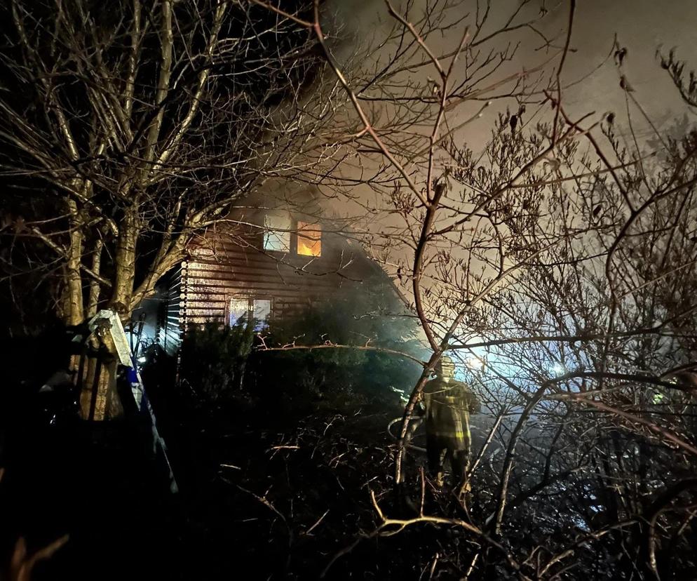 Tragiczny pożar domu w Żabnicy. Zginęły dwie osoby 