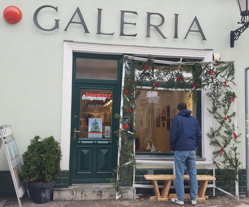 W Galerii MBWA w Lesznie trwa kiermasz świąteczny. Zobaczcie ile różności można tam kupić