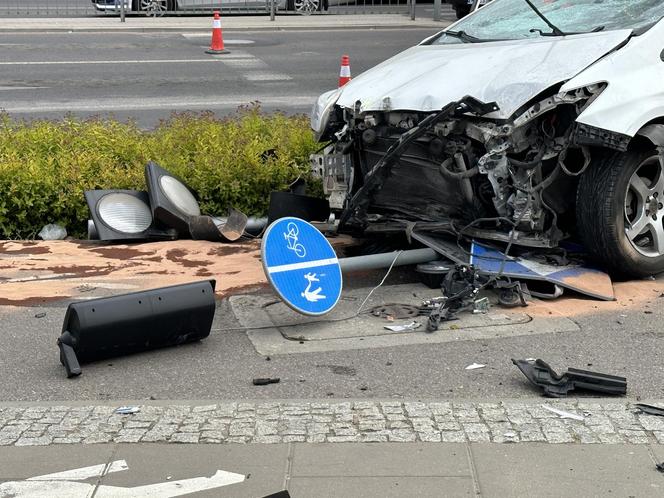 Przeleciał kilkadziesiąt metrów. W stanie krytycznym trafił do szpitala. Przerażające okoliczności potrącenia na Targówku