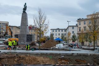 Plac Wolności coraz bardziej zielony