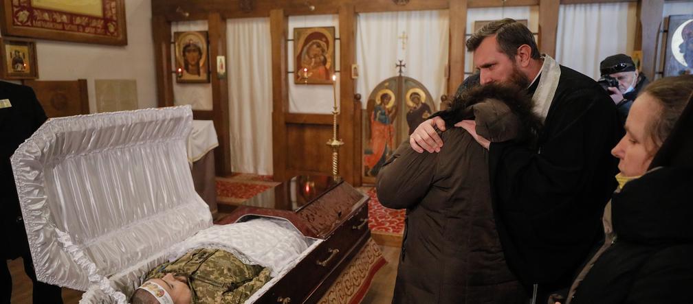 Pogrzeb zabitego przez Rosjan ukraińskiego żołnierza