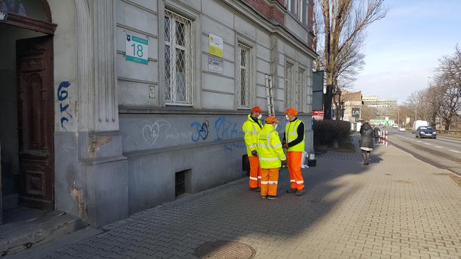 Czyszczenie Mysłowic z nielegalnego graffiti i wulgarnych napisów 