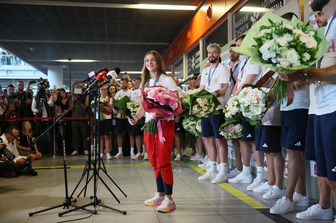 Kibice powitali polskich medalistów na lotnisku 