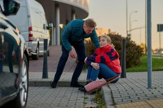 Na Wspólnej odc. 3966. Kamil Hoffer (Kazimierz Mazur), Łucja Agier (Magdalena Kaczmarek)