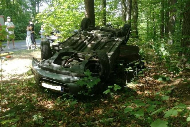 Koszmarny wypadek w powiecie kołobrzeskim. Nie żyje jedna osoba, troje dzieci w szpitalu