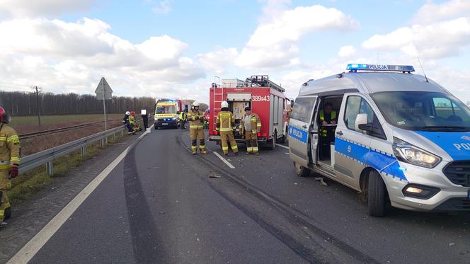 Wypadek na drodze Kąkolewo-Garzyn. Wezwano śmigłowiec