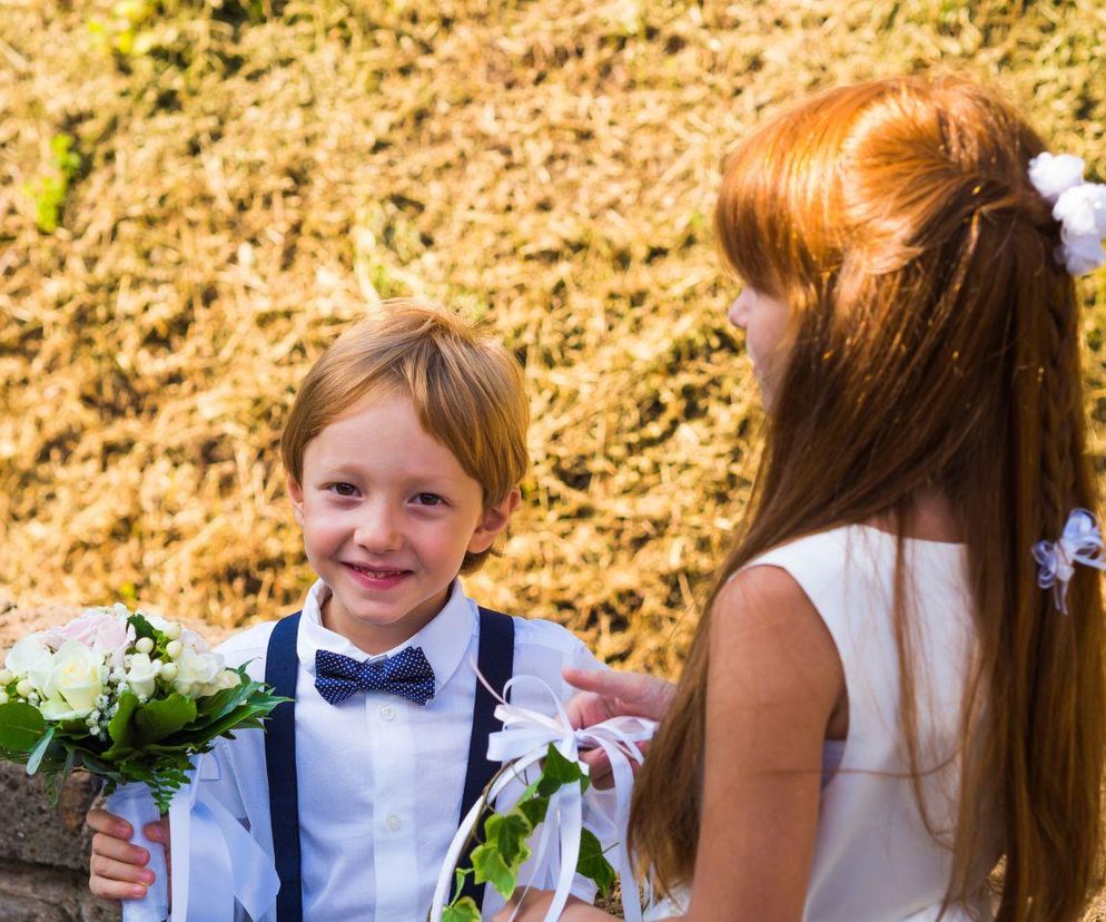Na ślubie każdy ma swoje zadanie? Chłopiec nie chce nieść obrączek, woli kwiatki