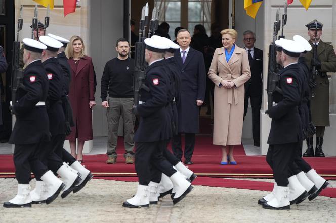 Powitanie prezydenta Ukrainy pod Pałacem Prezydenckim