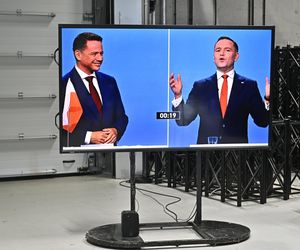 Wielkie wejście Trzaskowskiego do TVP. Zdjęcia uchwyciły każdy krok