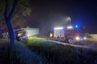 Toyota wjechała pod ciężarówkę. Dramatyczny wypadek pod Legionowem