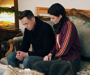 Barwy szczęścia ostatni odcinek 3202 finał sezonu. Weronika (Maria Świłpa), Błażej Modrzycki (Piotr Ligienza)