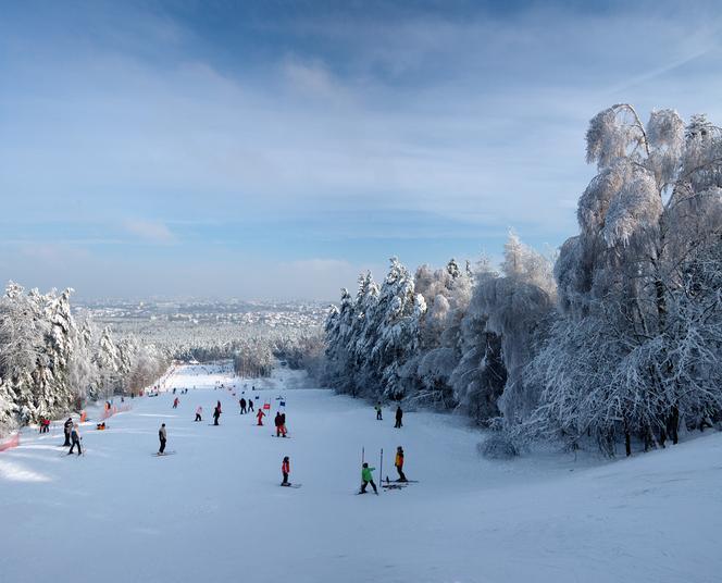 Gdzie na narty w Świętokrzyskiem? Doskonałe warunki na stokach