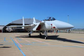 Nowy F-15 Eagle II uzbrojony w 12 rakiet leci na pokazy w Europie. Takie maszyny Boeing oferuje Polsce