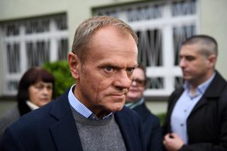 Donald Tusk oburzony słowami Rzymkowskiego. „Pluje w twarz nauczycielom”