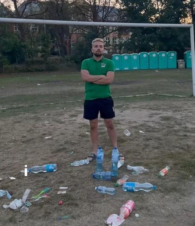 Zniszczona murawa na stadionie w Skarżysku