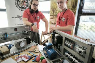 Festiwal Nauki w Lesznie: młodzież uczy się o dronach, VR i biznesie