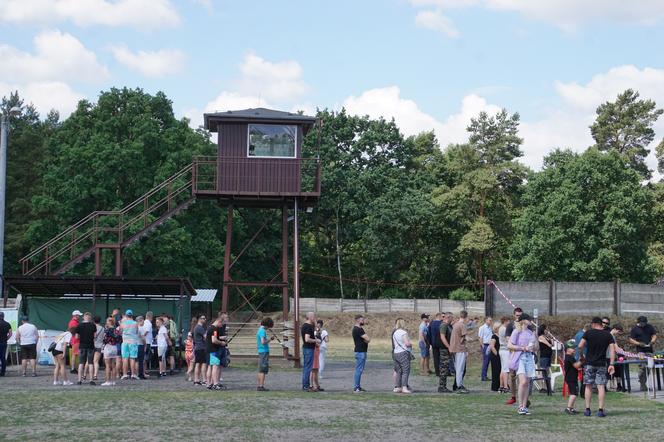 Piknik strzelecki w Bydgoszczy. Tłumy miłośników broni na strzelnicy garnizonowej [ZDJĘCIA]