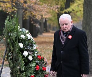 Jarosław Kaczyński wraz z delegacją PiS złożył wieńce przed pomnikami Ojców Niepodległości