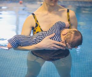 Wyprosili ją z aquaparku, bo karmiła piersią. Jest zakaz spożywania pokarmów