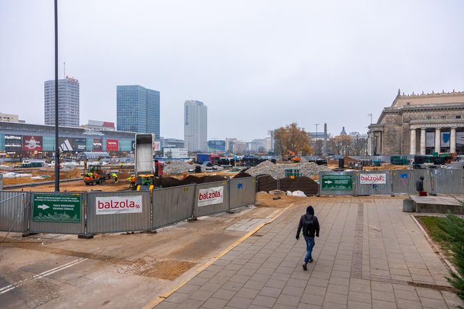 Trwa przebudowa części dawnego Placu Defilad w plac Centralny