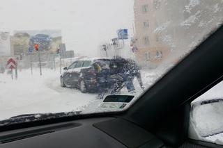 Atak zimy w Białymstoku. Totalny paraliż miasta. Policja nie wpuszczała TIR-ów [ZDJĘCIA, WIDEO]