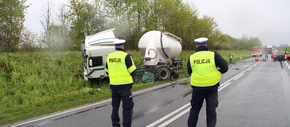 Tragiczne skutki wypadku w Mrozowie! Nie żyje młody kierowca