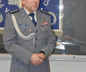 Asp. sztab. Adam Owczarzak z Komendy Powiatowej Policji w Gnieźnie obchodzi jubileusz 40-lecia służby w policyjnym mundurze