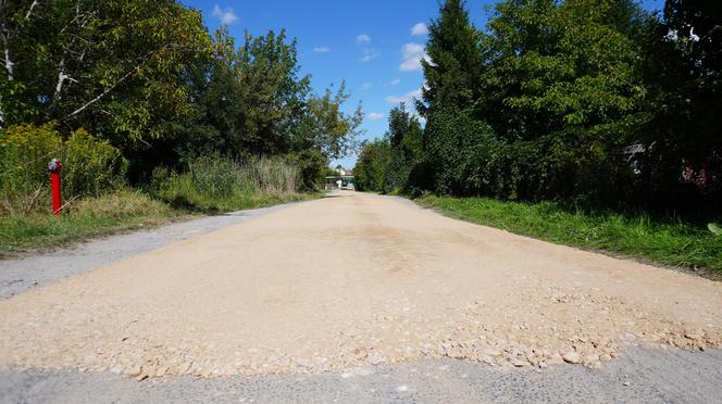 Na ulicę Wapienną wrócili drogowcy. Remont „nabiera” kształtu