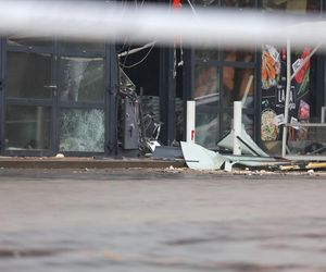Huk, chaos i... pusta kasa! Złodzieje wysadzili bankomat i uciekli bez łupu!