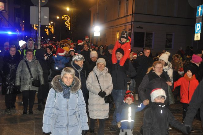 Orszak Świętego Mikołaja i choinka w Rynku w Kielcach