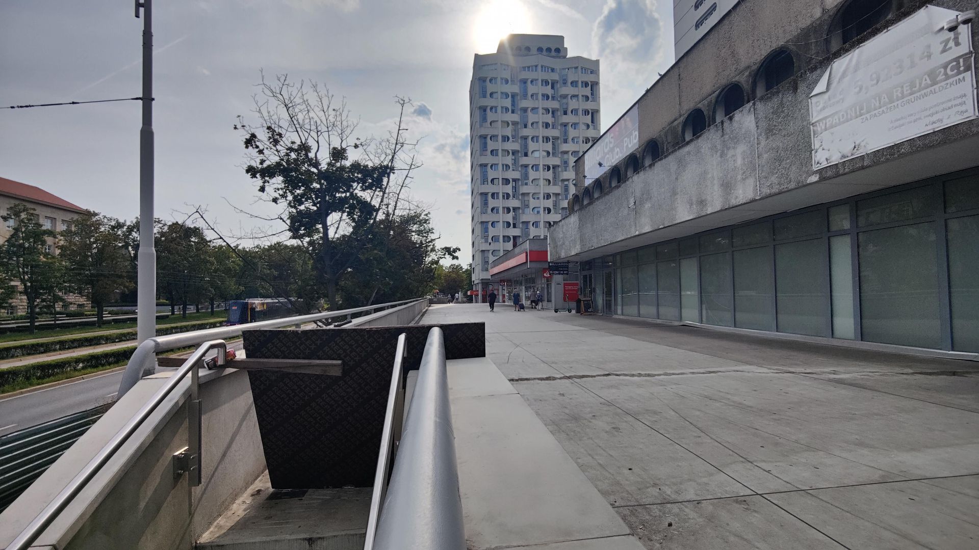 Remont esplanady przy Sedesowcach we Wrocławiu