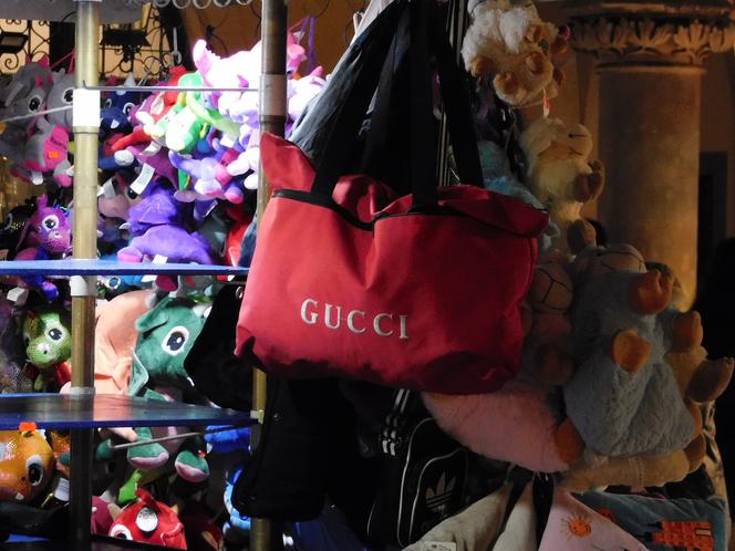 Matrioszki i torebki "Gucci" z Krakowa