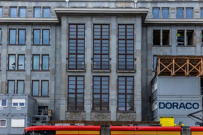 Gmach Banku Gospodarstwa Krajowego w Warszawie w trakcie remontu