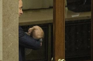 Krzysztof Bosak z żoną Kariną i dzieckiem w Sejmie