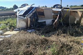 Tragiczny wypadek kampera na przejeździe kolejowym w Gronówku