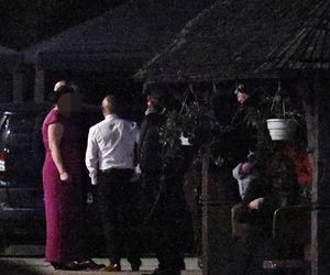 Anna Lewandowska w nocy pali elektryczne papierosy