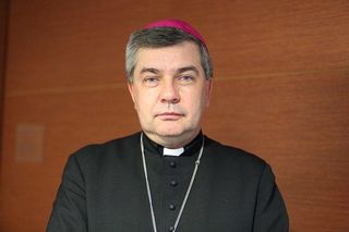 Bp Wojciech Osial z życzeniami dla nauczycieli 