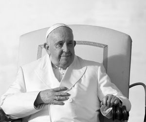 Papież Franciszek nie żyje.