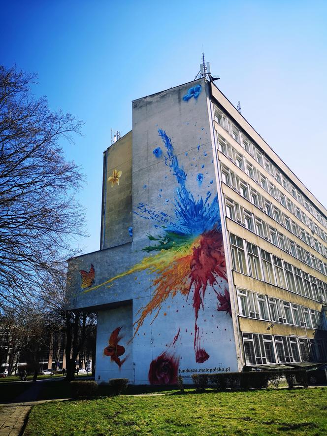 Mural na ścianie budynku Uniwersytetu Rolniczego przy ul. Reymonta