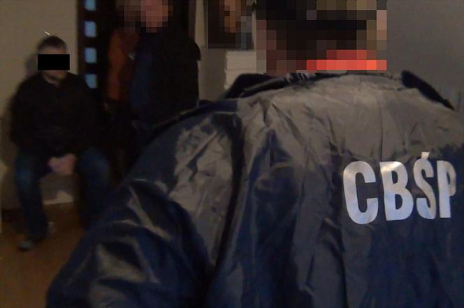 Akcja CBŚP: Rozbito gang ułatwiający pobyt nielegalnym imigrantom