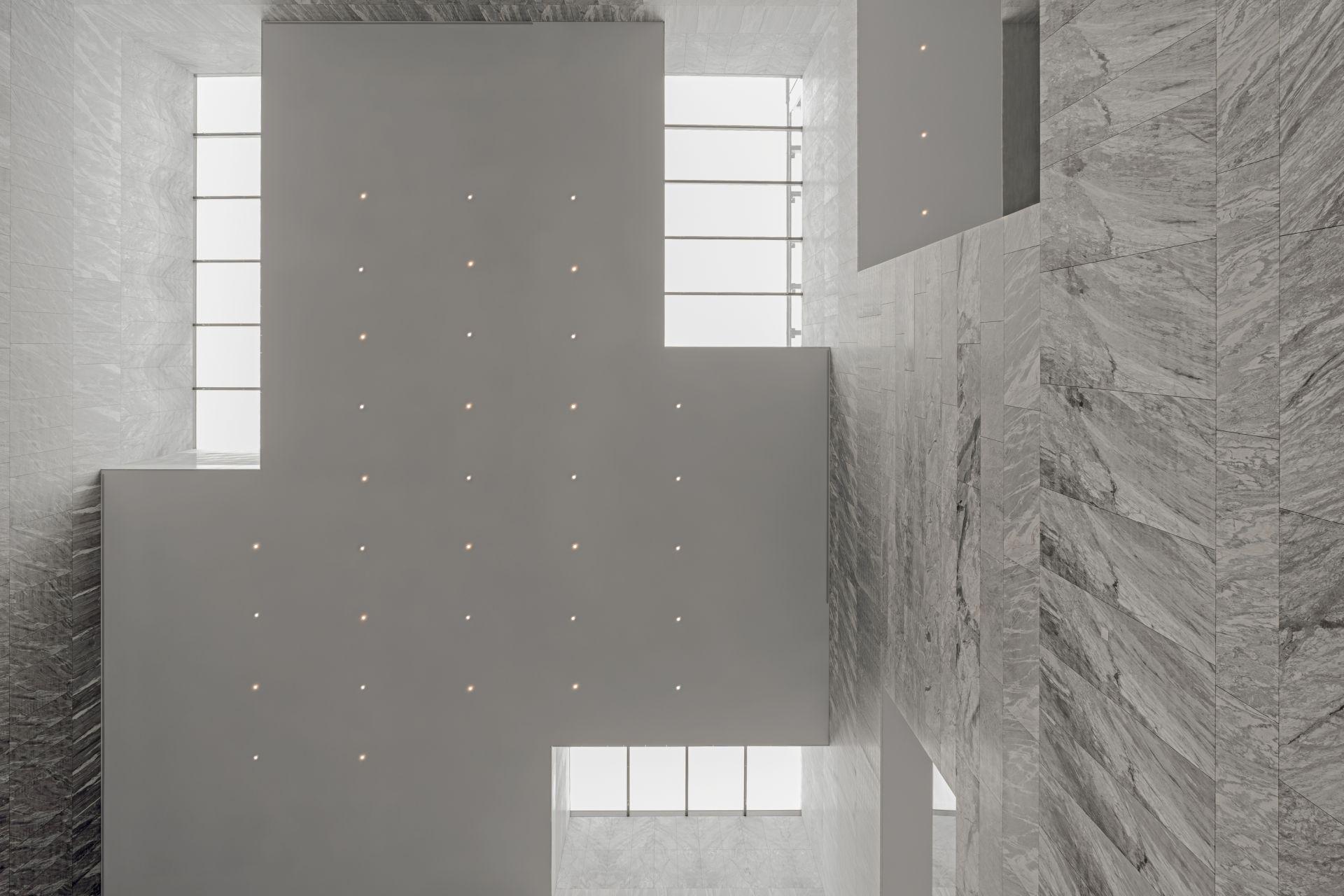 Muzeum Historii Polski. Nowe zdjęcia - sufit Mono Acoustic firmy Rockfon