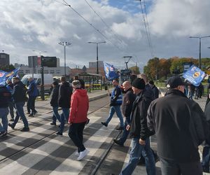 Hutnicy i koksownicy wyszli na ulice w Dąbrowie Górniczej. Apel do rządu o ratunek dla branży i tysięcy miejsc pracy