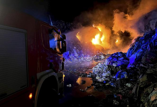 Pożar składowiska tekstyliów w Kamieńcu