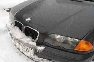 Zimowy niezbędnik kierowcy. Musisz to mieć w aucie, gdy jest mróz i pada śnieg!