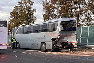 Koszmarny wypadek na S8. Ciężarówka uderzyła w tył autokaru