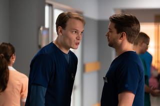 Na dobre i na złe, odc. 873: Tomasz Jacyno (Antoni Sałaj), Tadek (Marcin Urbanke)